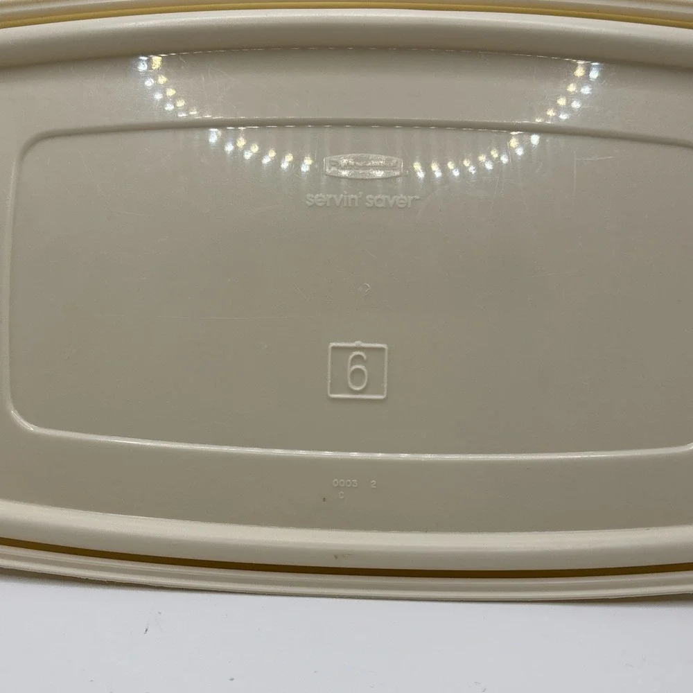 Rubbermaid Servin Saver #6 Container Clear Almond Lid 7 Cups 1.7L Rectangular